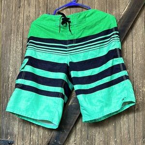 O’Neill men’s swimsuit waist size 32. Colors are green and black.